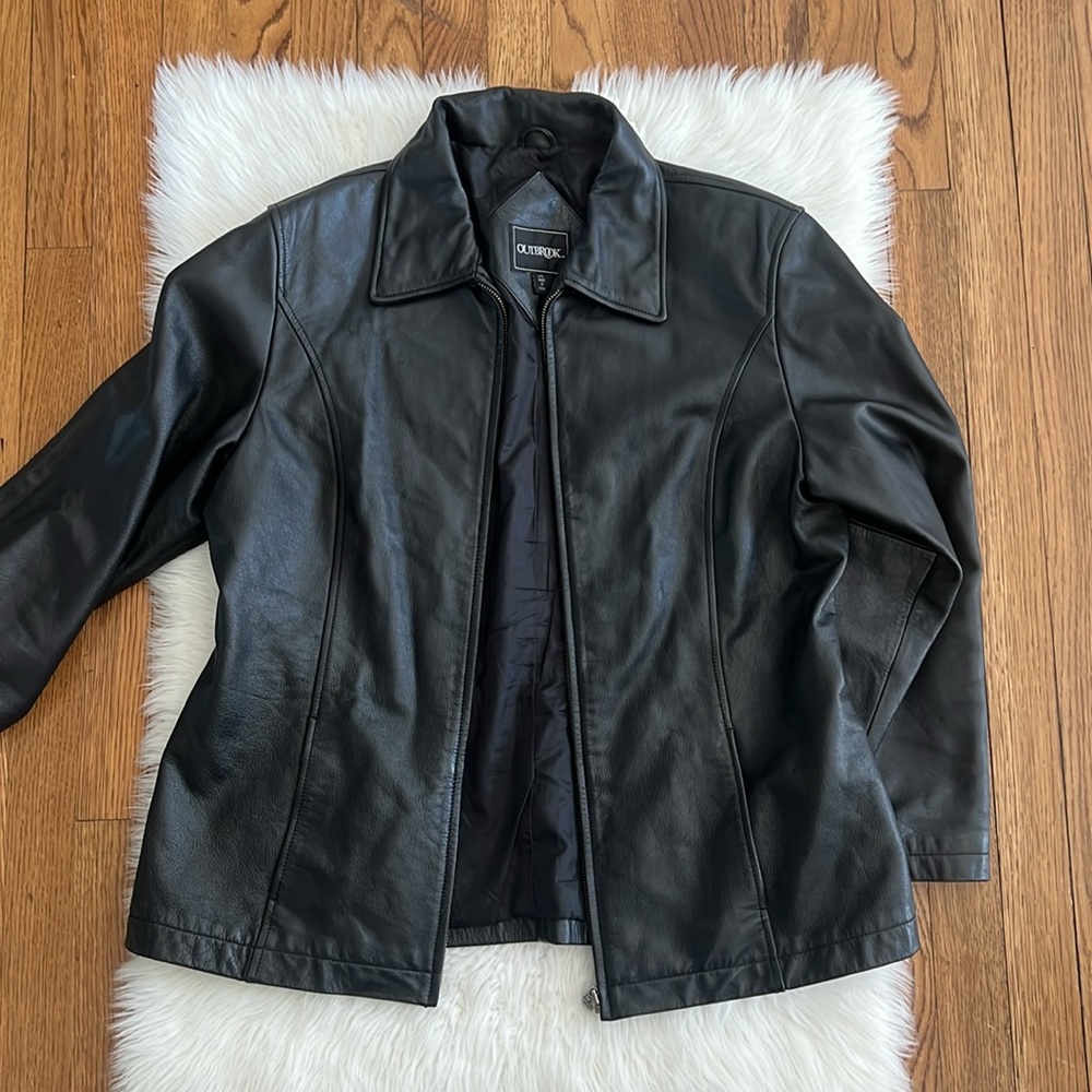 💯 genuine leather zip up  jacket in black